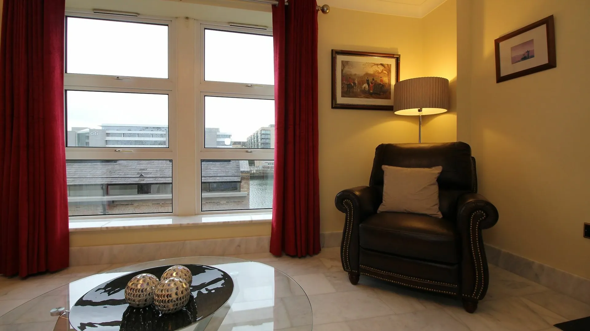 Luxury City River View Apartment Dublin